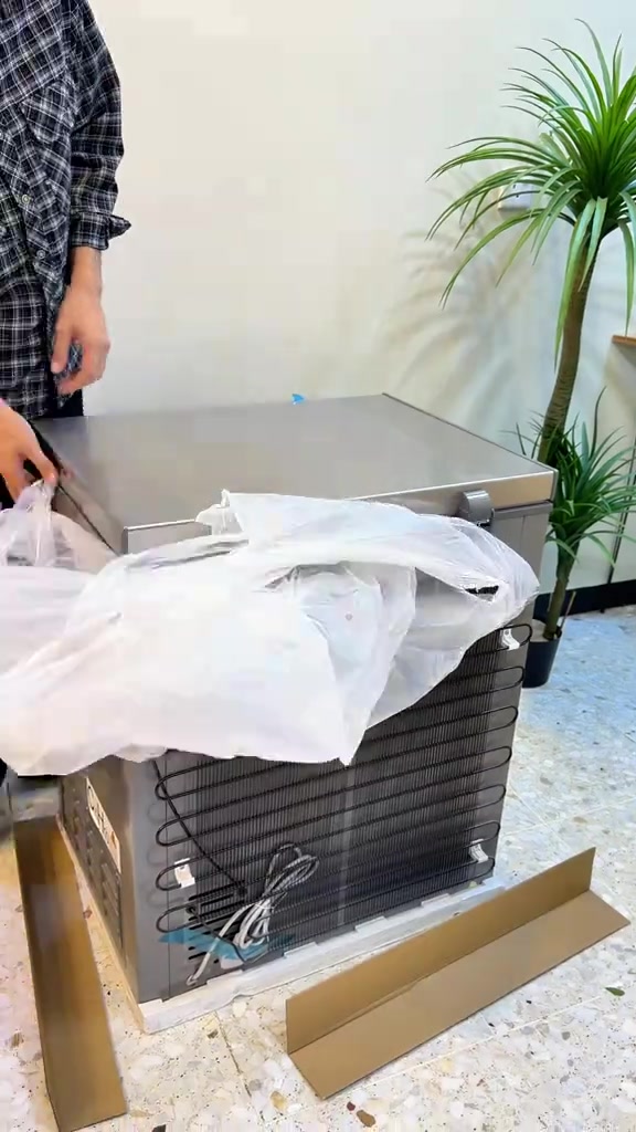 ! مجمد Shinon سعة 8 قدم، مناسب للبيت، المحلات والمطاعم، ويوفرلك مساحة ممتازة لحفظ اللحوم، الدجاج، الأسماك وكل المواد المجمدة. ✅ سعة 8 قدم عملية ✅ تبريد قوي وسريع يحافظ على جودة الأطعمة ✅ استهلاك اقتصادي للكهرباء ✅ سلة داخلية لترتيب المحتويات بسهولة ✅ باب محكم الغلق يحافظ على البرودة لأطول فترة ✅ تصميم أنيق ولون مميز يناسب أي مكان إذا تريد مجمد يعتمد عليه ويخدمك لسنين، هذا خيار يستحق الاقتناء. ❄️ 📩 راسلنا لمعرفة السعر والتفاصيل العاصمة  *********** ***********
