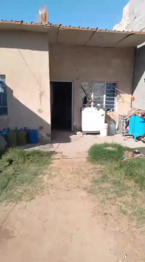 مكلف بالنشر 
السلام عليكم.
بيت للبيع 200 متر واجهة 7 وربع والنزال 28 متر سند طابو زراعي ابيع واقع حال يتكون من
 غرفتين و مطبخ و صحيات و السكف سندويش  صالح للسكن ابيع قطعه ما ابيع بيت متوفر ماء وكهرباء وشارع تبليط 
الموقع: الشرطه الخامسه منطقه الدوانم قرب جامع الفردوس شارع الحداد
السعر : 45 مليون وبي مجال.
للتواصل : *********** واتساب أو اتصال
