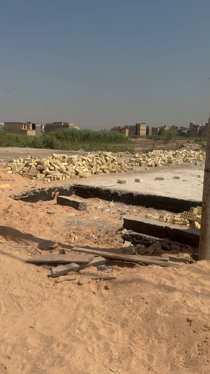 سلام عليكم قطعه ارض معه رفت واجهه 11 ونص ونزال 18 المساحه الكليه 210 في حي المصطفى المدخل الاول بل بدايه تبليط ماي مجاري كهرباء فول ب90 مليون 
***********
