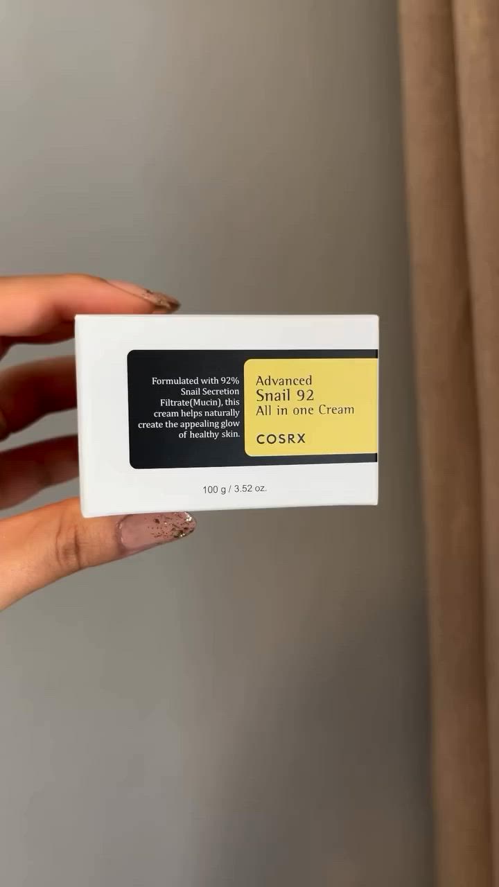 🐌 COSRX – Advanced Snail 92 All In One Cream

كريم الحلزون المتكامل بتركيز 92% ✨

🌟 كريم واحد يقوم بكل شي:
▫️ يرمم البشرة التالفة (شمس، حبوب، جفاف)
▫️ يرطب بعمق بدون دهون
▫️ يعزز المرونة ويعطي مظهر ممتلئ
▫️ يقلل الخطوط الدقيقة والتجاعيد

💎 تركيبة غنية بـ:
✔️ 92% ميوسين حلزون – للترميم والتهدئة
✔️ حمض هيالورونيك – ترطيب عميق
✔️ أدينوسين + بانثينول – ضد التجاعيد وتقوية الحاجز

🌿 خالٍ من العطور والبارابين – آمن للبشرة الحساسة

📦 الحجم: 100 جرام – يكفي لشهورر
🛡️ ضمان NatureCare: أصلي 100% – وإذا ثبت غير أصلي نرد المبلغ ×2

#ناتشر_كير #COSRX #كريم_الحلزون #AllInOne
#توصيل_مجاني  #أصلي


**إذا كنت صاحب هذا الإعلان وتريد حذفه لأي سبب، رجاءا أرسل رسالة إلى الدعم الفني**