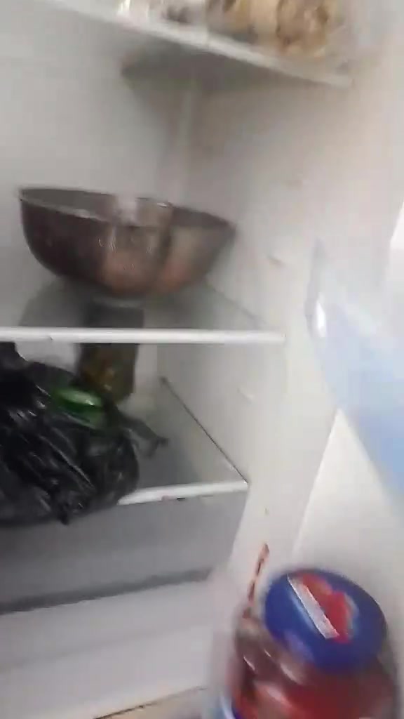 ثلاجه للبيع شغله اذا كهربا قويه تجمد اني كهرباتي ضعيفه ابيعه عل وضعه 150 مكان المدينه ***********
