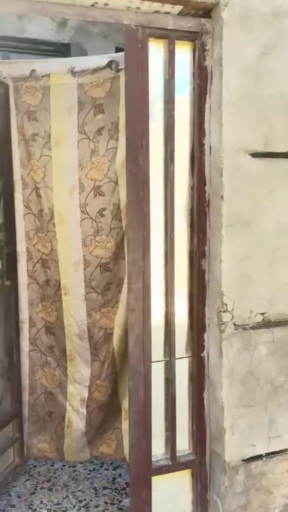 السلام عليكم بيت 100 متر  منطقه الدسيم
مقابل قطاع 38 بالبدايه اول فرع قرب حسينيه مقتدى الحق رقم ***********

السعر 68 بيه مجال قليل

البيت نضيف صب مسلح  قاط واحد
