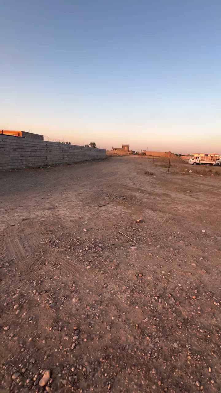 سلام عليكم قطعت ارض زراعيه في مدخل (3)
تقع خلف البيت الوردي مباشر مسيجه من الصفحتين 

المساحه(427)الواجه(14)النزال(30)شارع (15) 

السعر 21 مليون باقي التفاصيل ***********
