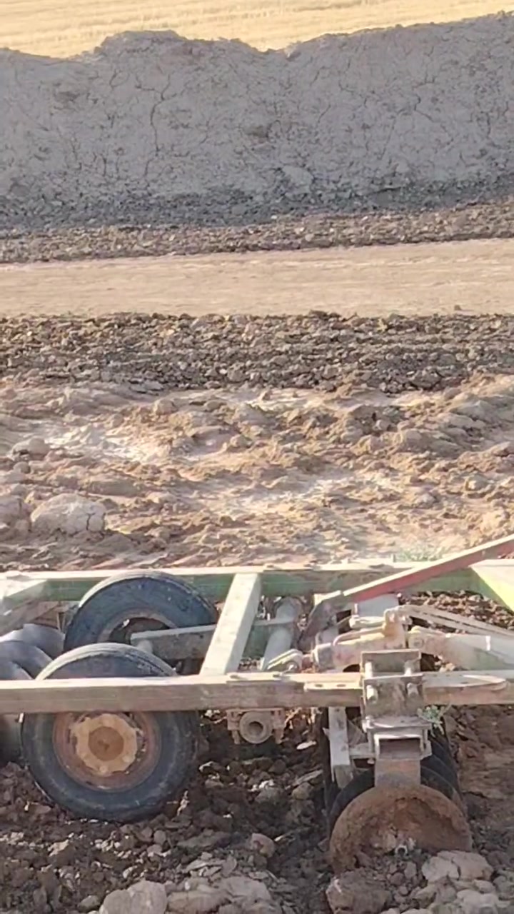 السلام عليكم  للبيع فيات ١٦٠ جاهزه للعمل مع فدان ودسك مكان واسط العزيزيه***********
