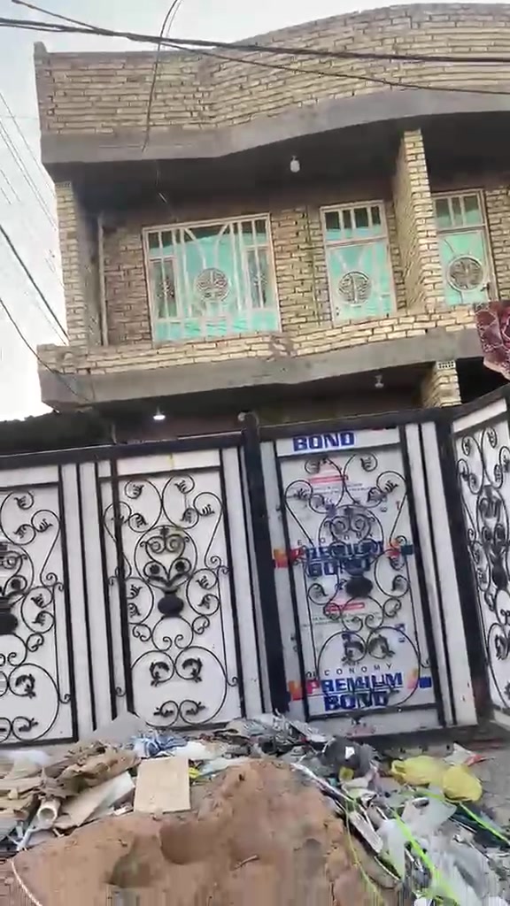 السلام عليكم 
بيت مساحه ٦٢ م
ركن ع شارع ١٥ قرب شارع ٢٠
طابقين يحتوي على استقبال وصاله وثلاثه غرف نوم 
وكذالك مساحه اللكراج تشجير
والاستفسار الاتصال على الرقم 
السعر 130 
رقم الهاتف ***********
