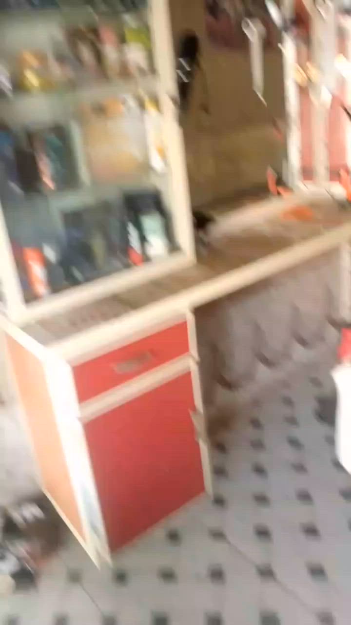 سلام عليكم مرايه وميز كامل مثل ما واضح بصوره سعره 200
اوذا اكو ميز مرتب هم يرهم مراوس شعدك نزل 
بيه مجال


**إذا كنت صاحب هذا الإعلان وتريد حذفه لأي سبب، رجاءا أرسل رسالة إلى الدعم الفني**