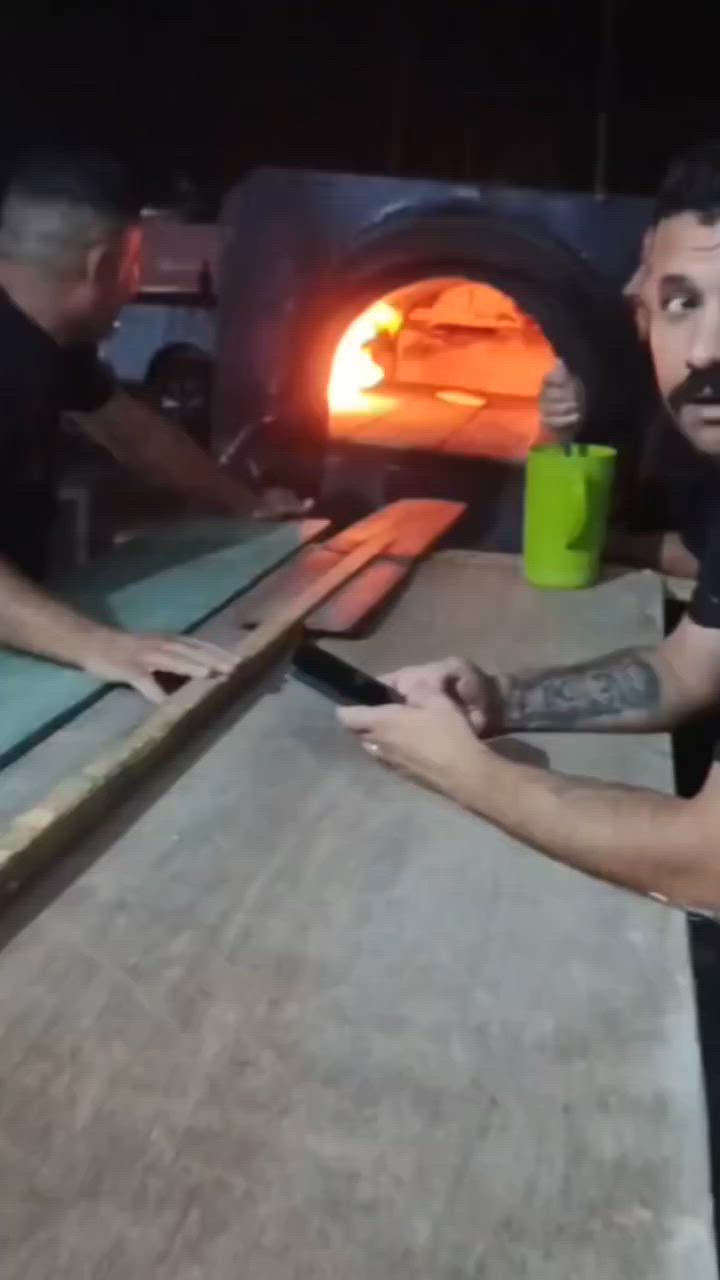 فرن صمون حجري متنقل مع ملحقاته للبيع على الغاز بسعر مناسب الاستفسار مراسله الصفحه او الاتصال على الرقم ***********
