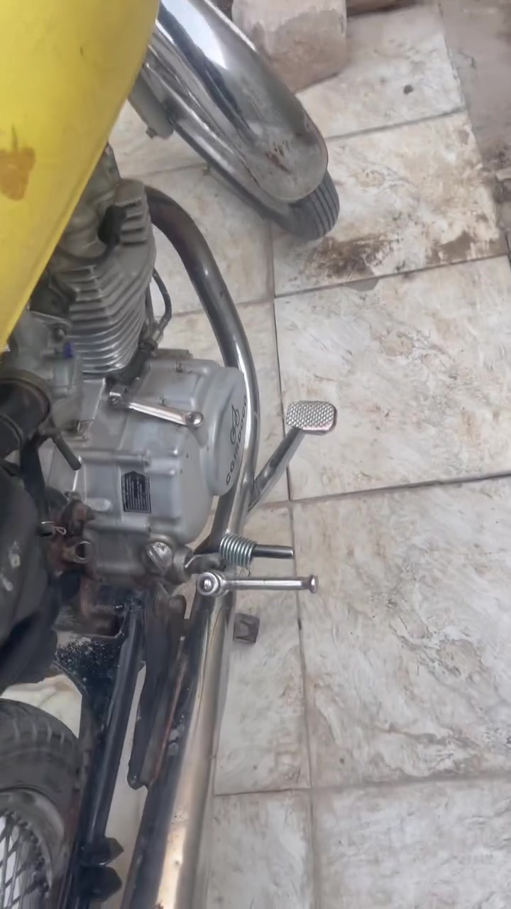 سلام عليكم دراجه أربعه كير كلك مديل ١٧ مكينه ٢٠ مفتوحه مره وحده سعر ٣٠٠ وبيه مجال مكاني النجف حي النداء التواصل مراسله صفحه أو الاتصال عل رقم ***********
