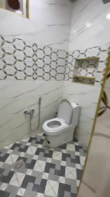 🏡 دار حديثة للبيع – فرصة مميزة ( ثلاث طوابق البيت )
📍 المساحة: 100 م²�📐 الواجهة: 5 م�📏 النزال: 20 م
✨ تفاصيل الدار:�🔹 الطابق الأرضي: استقبال، هول، مطبخ حار، غرفة نوم، وخدمات.�🔹 الطابق الأول: غرفتين نوم مع خدمات.�🔹 الطابق الثاني: غرفة نوم مع خدمات.�🔹 سطح أمامي مع بيتونة.
🏗️ البناء سنة 2025 وبحالة ممتازة، والنقص فقط تنفيذ الواجهة عنوان البيت // البلديات ضياء الحلفي
📞 للاستفسار والمعاينة: ***********�🏢 مكتب الهادي للعقار والمقاولات
