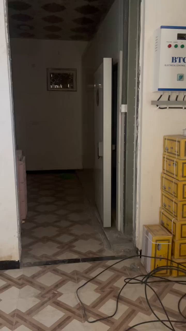 سلام عليكم
براد ارضي قياس ٤ *٤
جديد شتغلته ستخدام 
٣ شهر 
سعر مناسب 
العنوان رمادي تاميم 
***********
