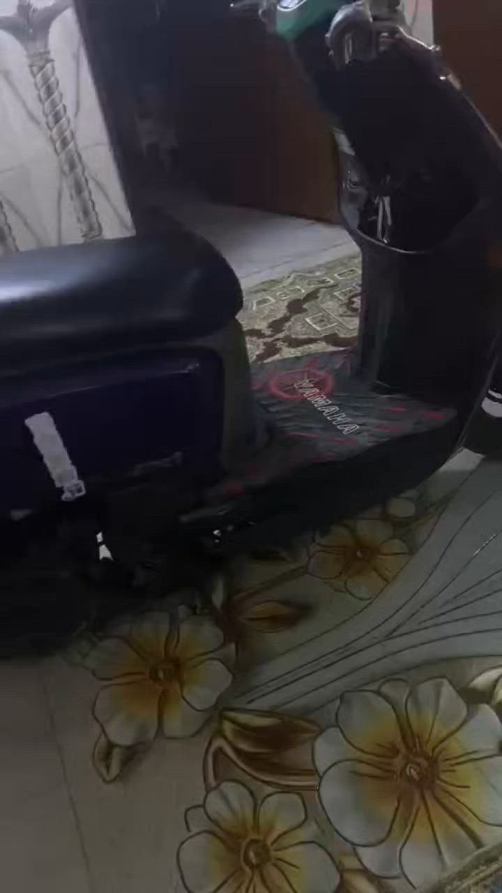 سلام عليكم شباب بوليس مصطره للبيع صار لهه ٣اشهر نازله  دبلات اماميه وشاشه فقط هذا النقص البيهه وهذا رقمي  *********** وخاص مفتوح أو مراوس
