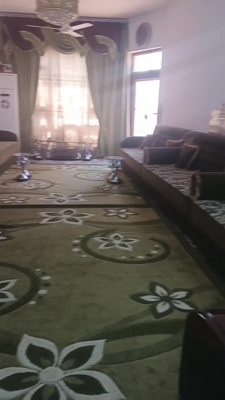 اثاث الاستقبال كامل 
تخم + زوالي 2 + بردات 2 
للتفاصيل ***********