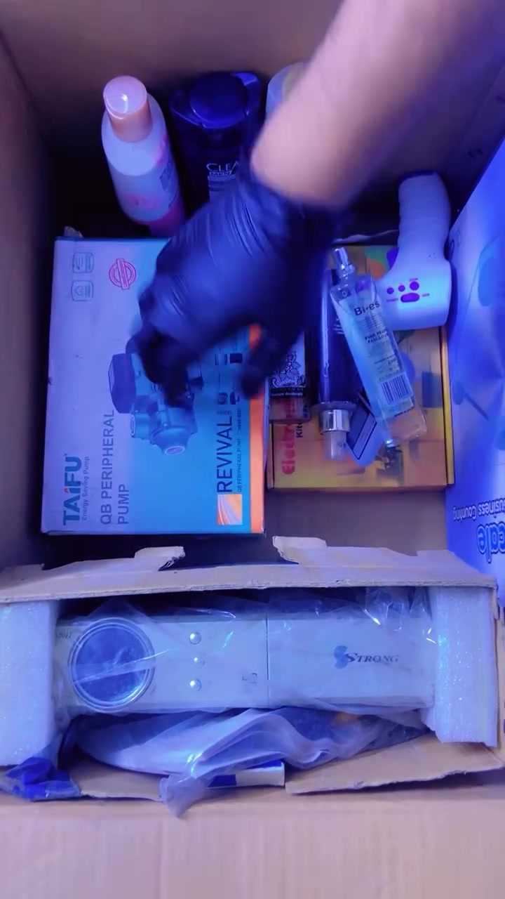 🚨 إعلان تصفية كراتين بالجملة 🚨
كهربائية وعطور ومنفاخ هوى  ميران الإلكتروني ميزان غرامات الأسعار مذكوره بالفديو العنوان بغداد حي الرسآله  ***********إذا تريد. كارتون اخذ صوره دزليها عل خاص واتساب
