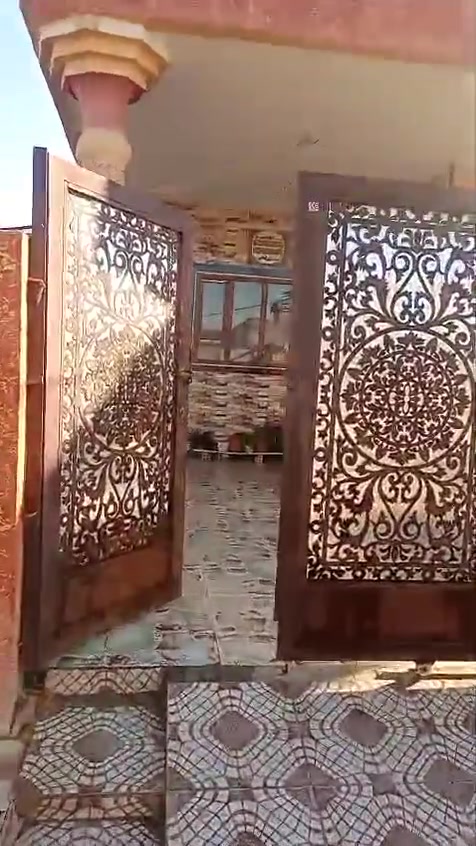 بيت ومظيف للبيع
500متر على شارع تبليط 
الحويجه حي السلام.. العيثات.. 
السعر 100مليون وبيه مجال
البيت ثلاثة غرف نوم وهول ومطبخ وربعه
الهدايا مع البيت 
1طاقه شمسية 15امبير
2سبالت عدد 6
3مبرده عملاقه منصوبه على الدكتات مخصصه للمظيف
4كاونتر مطبخ جاهز تفصال حسب الطلب
5.طخم قنفات مع بردات فصال حديث 
6.البيت نظام كامرات واي فاي تحكم عن بعد 
للتواصل
***********

