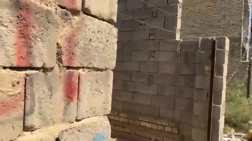 السلام عليكم هيكل بدون سقف المساحه 100متر واجهه 5نزال 20ابفرع الجواهري مقابل عقار الصادق ***********
