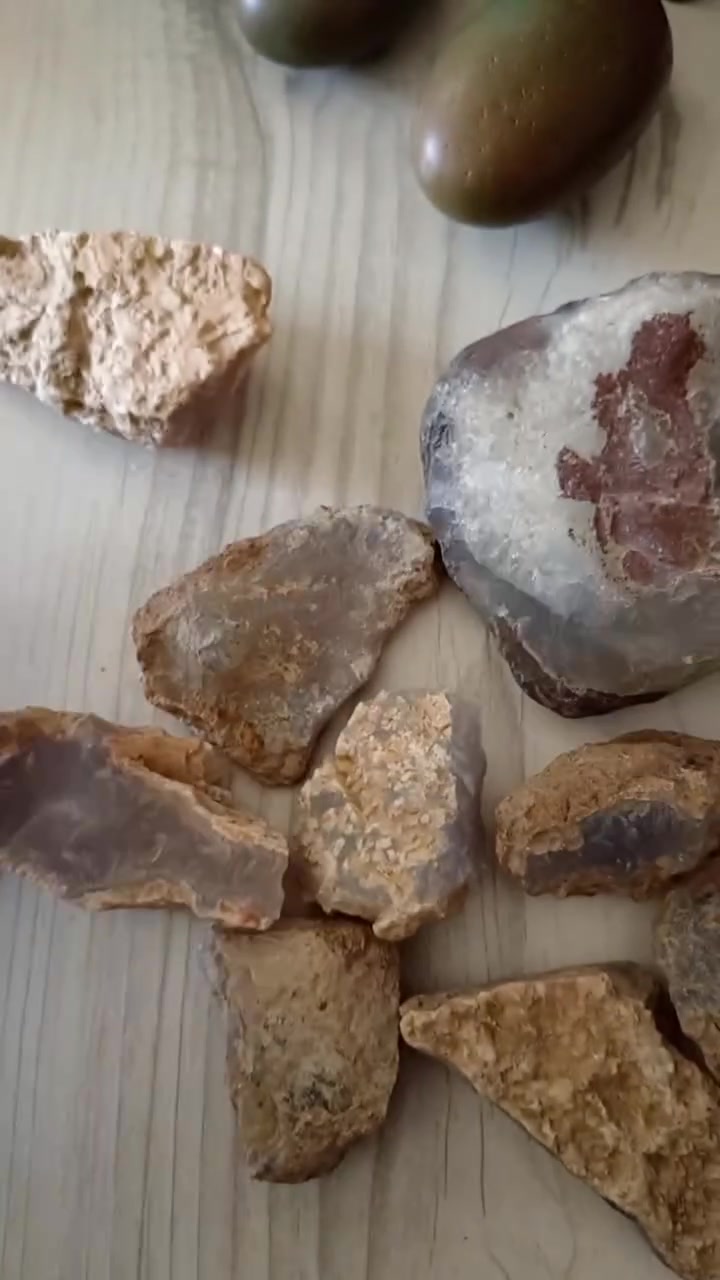 السلام عليكم
عقيق يماني سمائي خام موجود نموذج بالصوره بعد الجراخه
بيع شلع السعر ١٢٥ عنوان كربلاء
*********** موجود ع ماسنجر

