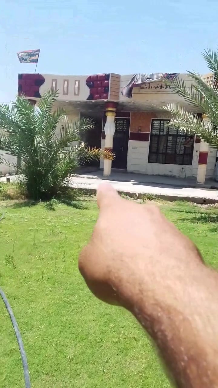 السلام عليكم يوجد بيتين ومضيف على مساحت نص دونم طابو سند 25 في تقاطع النهروان قرب مجمع النفطي 
متوفر سحب ذهبي ماء 2خط 
كهرباء موفره جميع الخدمات ‏‪
الاستفسار على الرقم ‏‪***********‬‏
