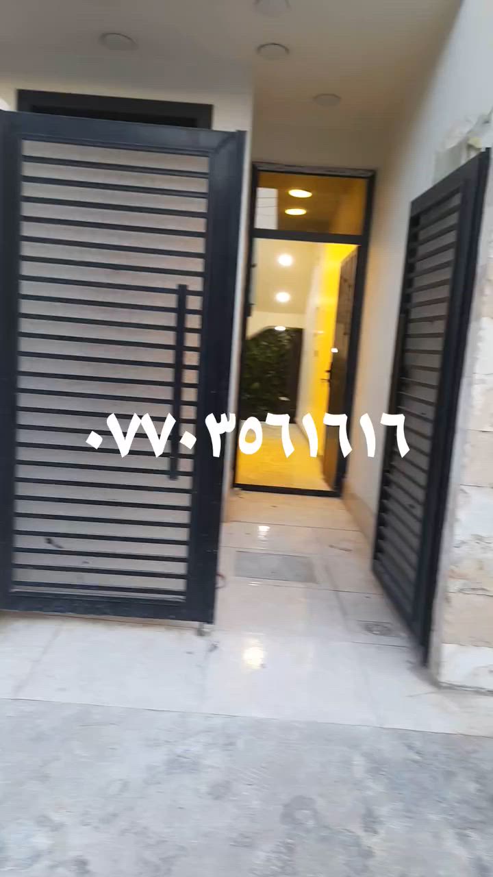 بيت للبيع مساحه ١٠٠ متر طابو صرف قاطين بناء ٢٠٢٦ باقي على التشطيب بسم شخص واحد الواجهه ٥ النزال ٢٠مدخلين الطابق الأول صاله + غرفه نوم + مطبخ + منور + حمام مشترك الطابق الثانيه ٣ غرف نوم + حمام مشترك + بيتونه + صطح العنوان حي المواصلات الأولى قرب شارع الظغط اي ستفسار على الرقمين *********** او ***********

