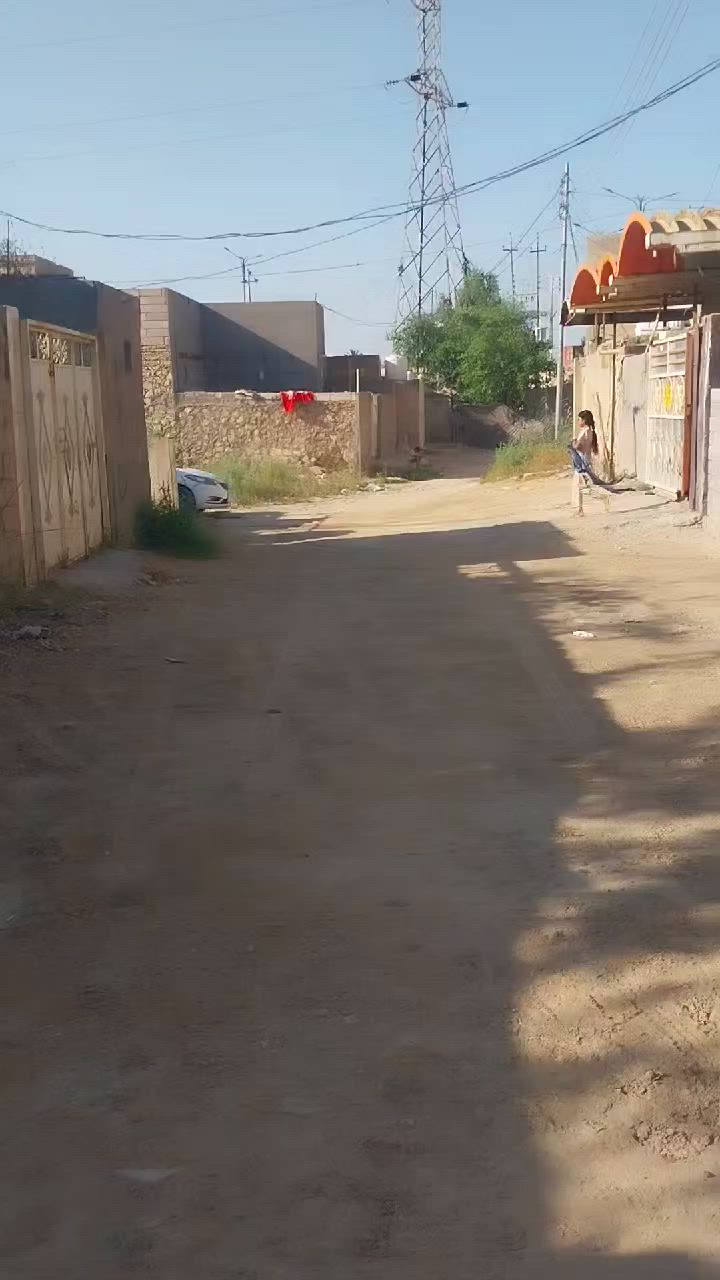 سلام عليكم البيت لبيع يتكون غرفه وصاله ومطبخ بيت متروك شتريد تحسبه بيت اوعرصه. مساحه 100متر وسعره مناسب مكان بيت نزله مشخاب مقابيل محطه الساقي ***********

