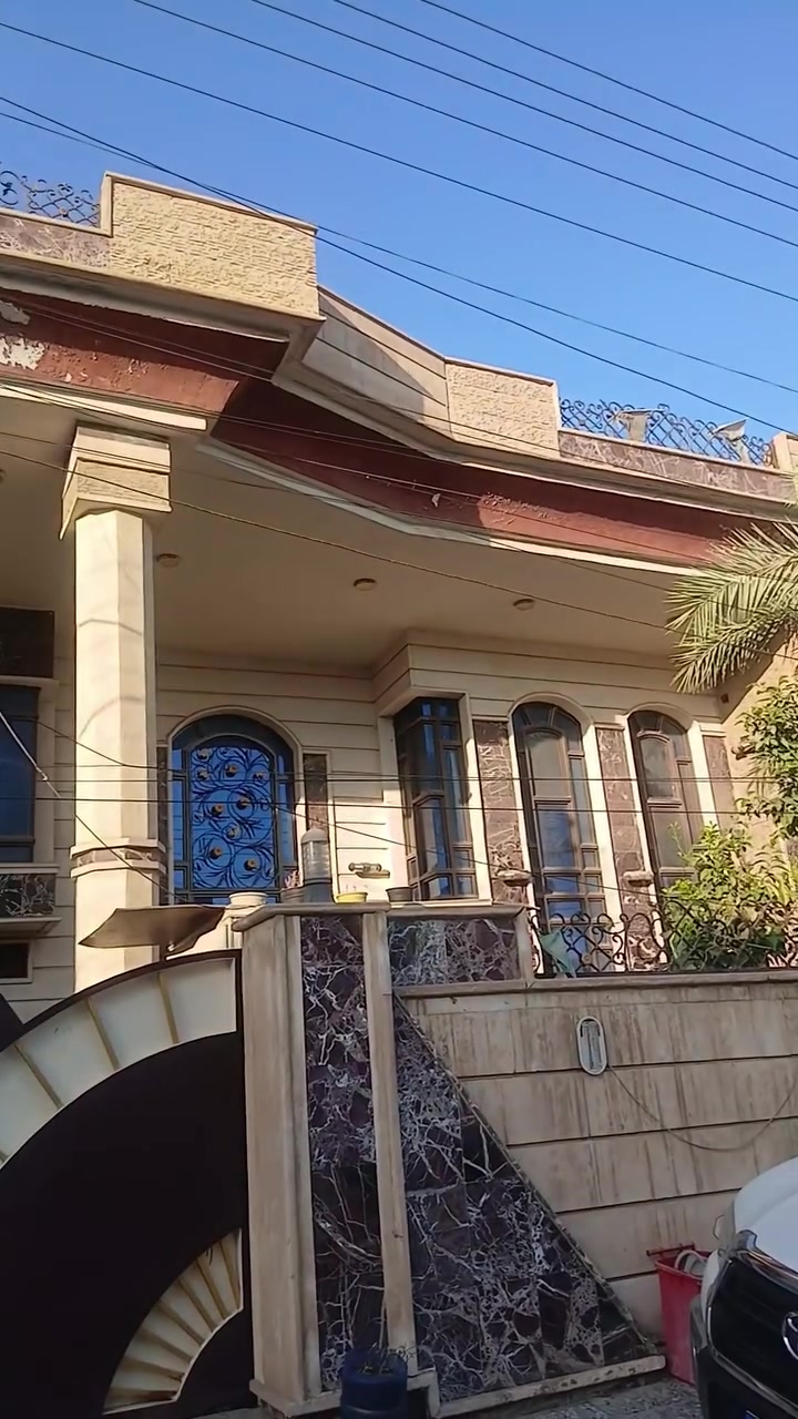 دار للبيع طابو صرف
المساحة ٢٥٠م
الواجهه ١٢،٥م
النزال ٢٠م
يحتوي على مدخلين + صالة واستقبال + غرف نوم عدد/٥ + مطبخ حار وبارد + منور عدد/٢ + حولي + صحيات عدد/٣ + الارضية مرمر طبيعي + سطح امامي وخلفي
العنوان
الدورة - شرطة حاتم السعدون
للاستفسار الاتصال على الرقم  ***********
