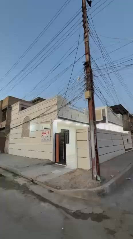 سلام عليكم بيت 100 مربع ركن على ساحه للبيع واجه 10 ونزال 10
طابق واحد بيت 🏠 حلو مرتب جديد واجه 10 نزال 10 
ركن على ساحه في الجريخي قرب شارع المواكب 
طابق واحد بيبان قاصه بس حلو مثل مواضح بلتصوير 
وأي استفسار ***********
