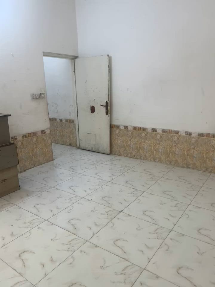 مشتمل ١٠٠ متر للإيجار حي الوفاء قرب البنزين خانه يتكون من غرفه وصاله ومطبخ وحمام واستقبال سعر الايجار ٣٢٥ شامل اجور الماء والكهرباء اتصال ***********
