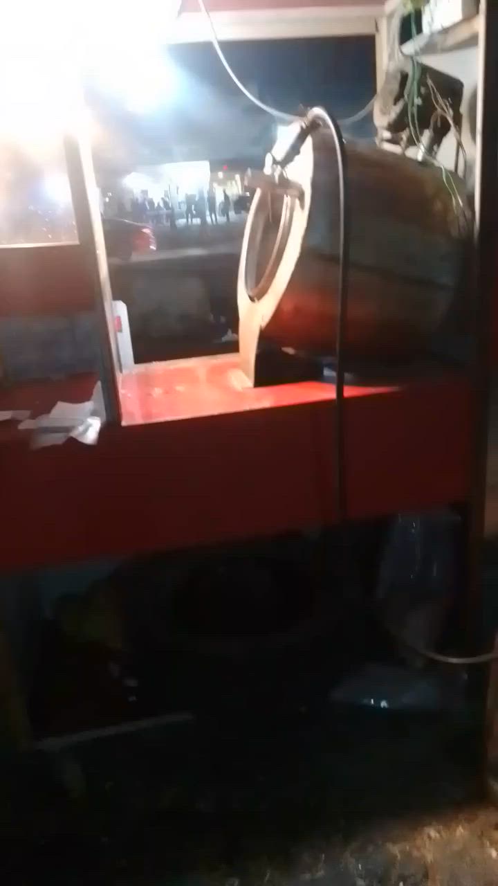 السلام عليكم مكينه وحب وشيبس جديده مستعمله قليل
للبيع السعر 300 وبيه مجال رقم الهاتف ***********
