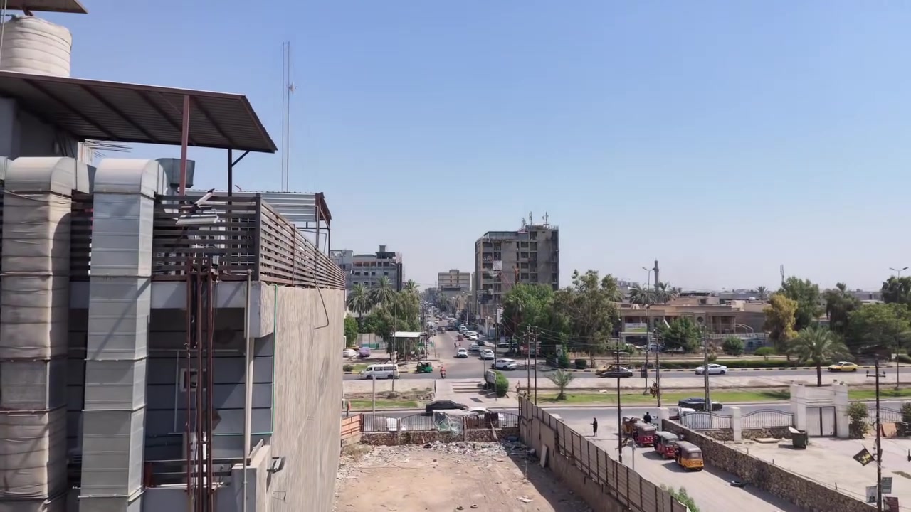 السلام عليكم بنايه هيكل للبيع 4 طوابق مساحه 100 متر ركن 10*10 مجاور مطعم سوبر جكن بناء درجه اولى اني صاحبها مباشر  الشري يتصل ***********

