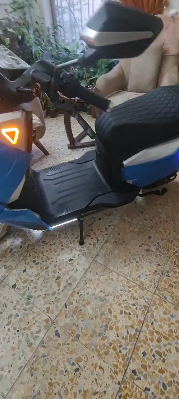 دراجة شحن فضائي منشركةZKH جديدة زيرو مماشية من النقل للباب ملف ٢٠٠٠واط ٦بطاريات مسطرة حجم كبير سرعة ٧٥_٨٠كلم المسافة بالشحنة ٧٠_٨٠ كلم نظام٣سرع لايت زينون لونين ابيض وشمسي نشرات ملونة متغيرة بصمة وسويج تشغيل نظام حماية ضد السرقة إطارات حجم ١٢بريكات دسك هيدروليك دبلات امامي وخلفي هدروليك مساحة خزن واسعة شحن موبايل قاطع دورةمع هدية جادر كبير وغلاف كشن طبي العنوان بغداد رقمي ***********