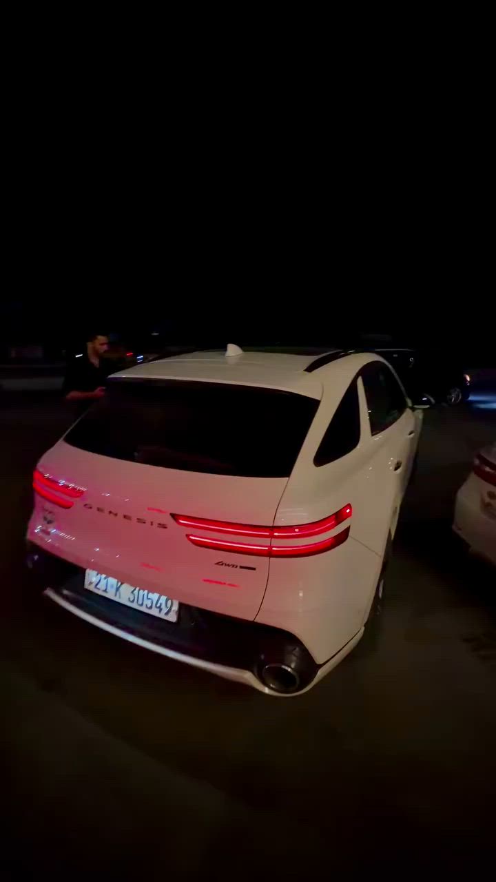 السلام عليكم جينسيس موديل 2022 وارد امريكي حادثها كما موضح بالصورة السعر 340 وبيها مجال السيارة  ماشية السيارة 70 الف كيلو  
مواصفات  فول للأخير
1_بصمة نضام ترحيب 
2_بانوراما
3_كامرات 5 (360 درجة)
4_تشغيل عن بعد 
5_كشنات خزن ميموري 
6_شحن واير ليس 
7_تبريد قطعتين 
8_كشنات جلد و كنتاره 
وبعد هواي مواصفات بيها اي استفسار الاتصال على الرقم  *********** متواجد على واتس اذا عندك استفسار اكثر 🤍
