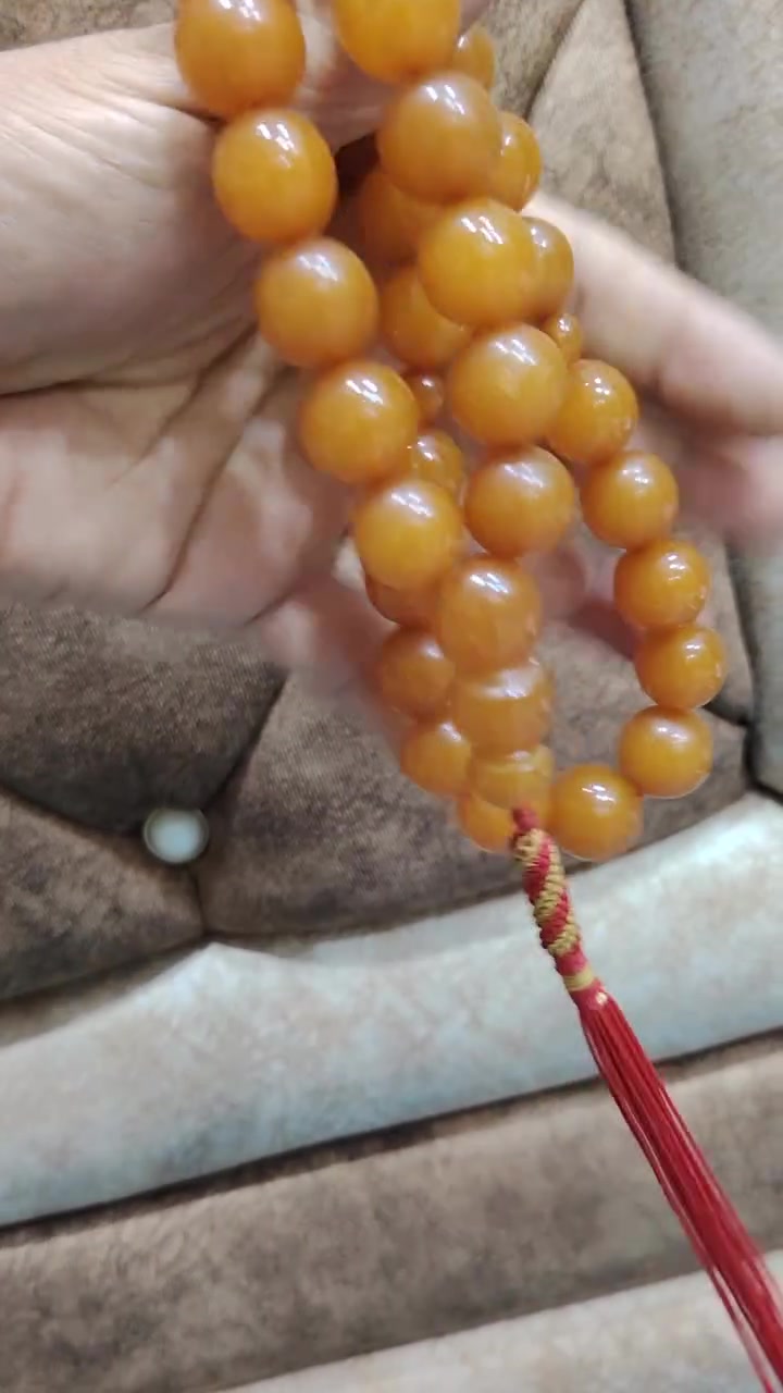 📿لعشاق الانتيك📿
#كهرب روسي شمعي قديم 105غرام 33خرزة 
بغداد المشتل 
واتساب***********
