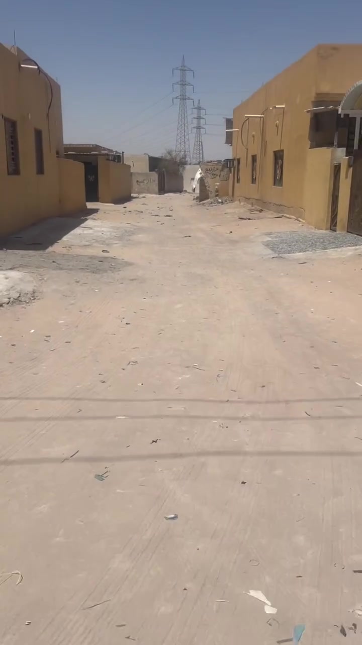 سلام عليكم بيت البيع البصره زبير الدواجن
ثاني بيت علا شارع متوفر ماء وكهرباء وماي تحليه حلو 
تفاصيل بيت بل فيديو سعر نتصل ***********مستعجل علا بيع كلش مساحه 300
