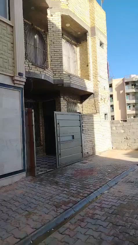 بيت طابقين مساحة ٨٥ طابو زراعي سند ٢٥ يقع في حي العباس الفرع الأول يبعد عن الشارع العام دقيقة مشي قريب كلش عليه بالقرب من كباب بغداد واجهه ٧ ونزال ١٢ للتفاصيل اكثر الاتصال(‏‪(***********‬‏ متواجد واتساب ايضاً

