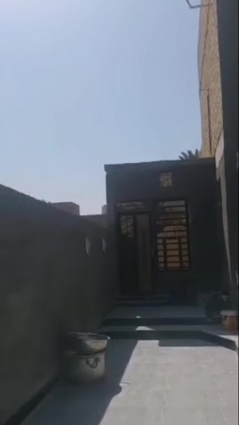 بيت للبيع طابو اسهم سند 25 مساحة 600م

الطابق الاول:
استقبال طول ١٥م +
صالة استقبال +صالة عائلة،مطبخ حار بارد،+غرف نوم عدد٢ واحدة نظام سويت مع صحيات مشتركة،،مع حديقة خلفية مساحة ٢٠٠م..

الطابق الثاني أربع غرف نوم ثلاثة نظام سويت،،مع مجال إضافة غرفتين،،درج خلفي على الحديقة الخلفية.

 الموقع /السفينة قرب مدرسة الواثق

للاستفسار *********** يتوفر واتساب
https://chat.whatsapp.com/DAUdXFm5YqX38v3lRTvPuk
