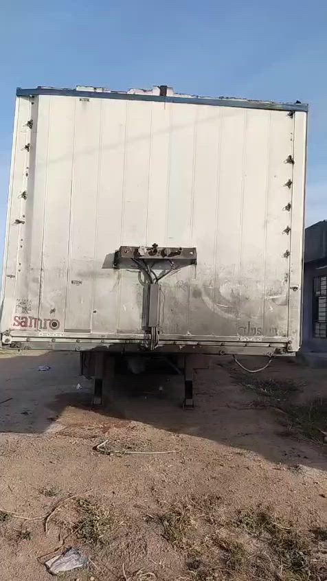 عربانه اوربيه 3محاور تك تاير ترهم مزوج 11طول 13/60 ثلاجه صندوك برميل ماء قبل سبوع فرغت حنطه كان عليه حاويه تحمل 50طن تريد ترتيب بريك وسعر 30مكانه الانبار القائم ***********
