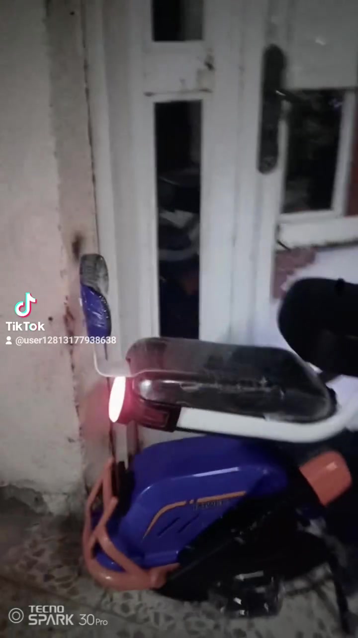 دراجه شحن للبيع بيه خمس بطاريات سرعه 99 حجم 16عنوان نجف سعر 350 رقم الهاتف ***********

