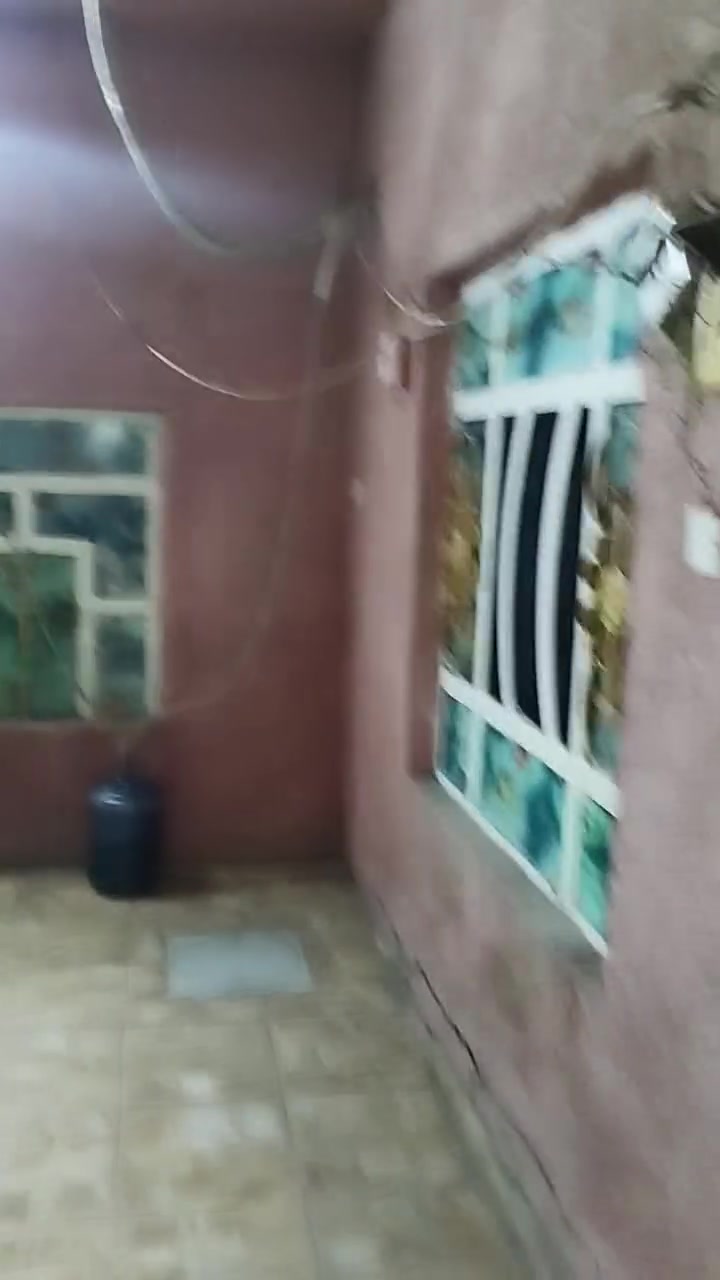 السلام عليكم نصف قطعه شرك قطاع 21 قاط ونص عكادا بناء حديث طابق ونص عاليه ارتفاع السقف 3 امتار خلف شارع 60 سعر 108 ولي ما يعجبه يصلي على محمد ويطلع  
الاتصال ***********
