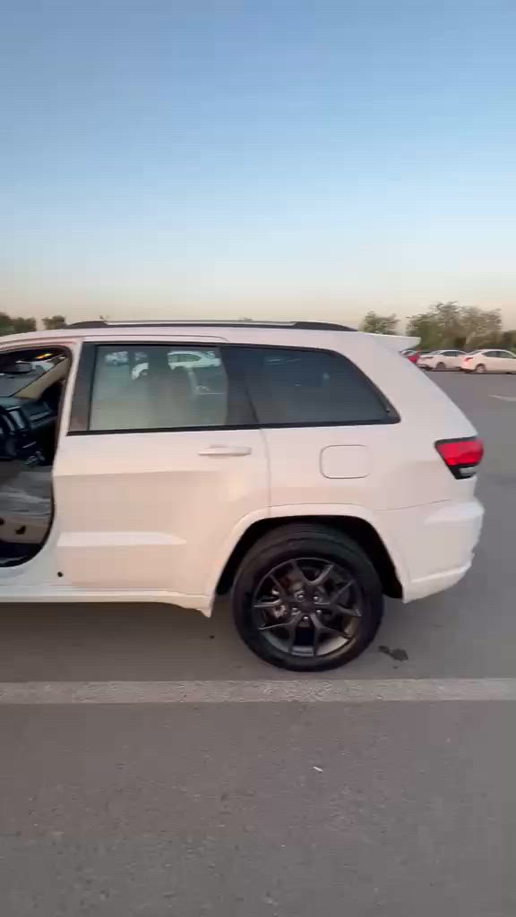 جيب كراند شيروكي
موديل 2018 
وارد خليجي 
مواصفات لمتدد فول مواصفات 
سياره بي قطعتين صبخ و بي شبرين صبخ يم بانورامه 
ماشيه 90الف كيلو
سعر 199ورقه بي مجال مكان اربيل 
***********
