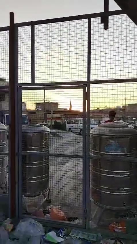 للبيع مكاني بغداد مدينه الصدر ابيع شلع سندويش وشخاط كلهم استندر على طولها والسياج واجهيات ابيع شلع ***********
