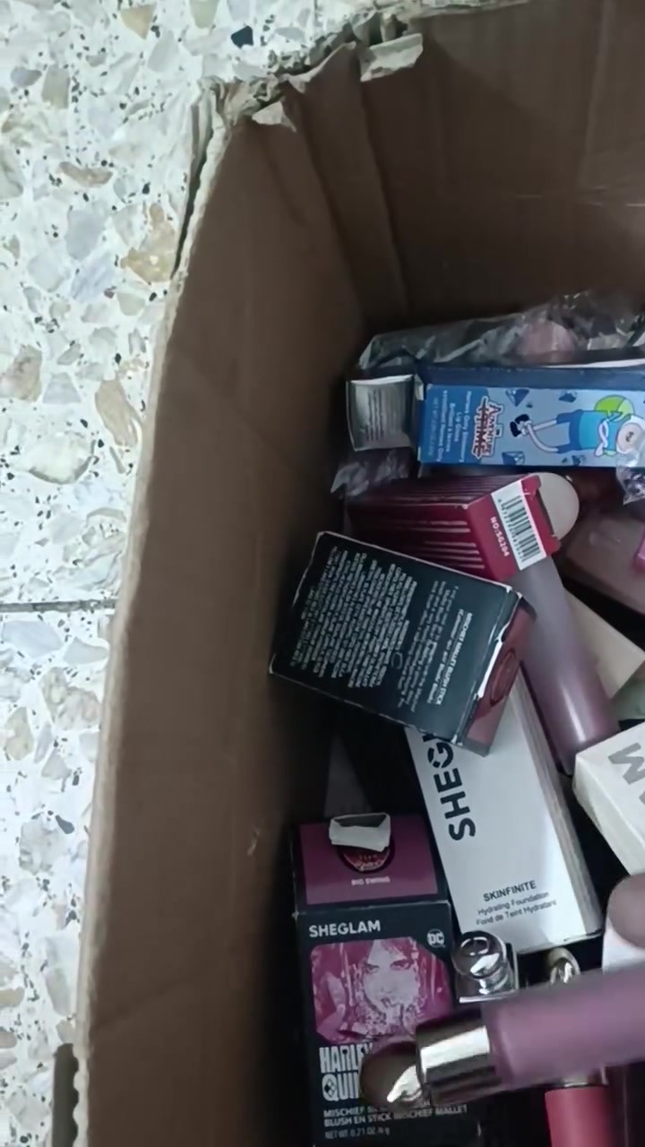 شعندك ملابس اطفال بناتيه ولاديه نسائيه تعال واتساب ***********
