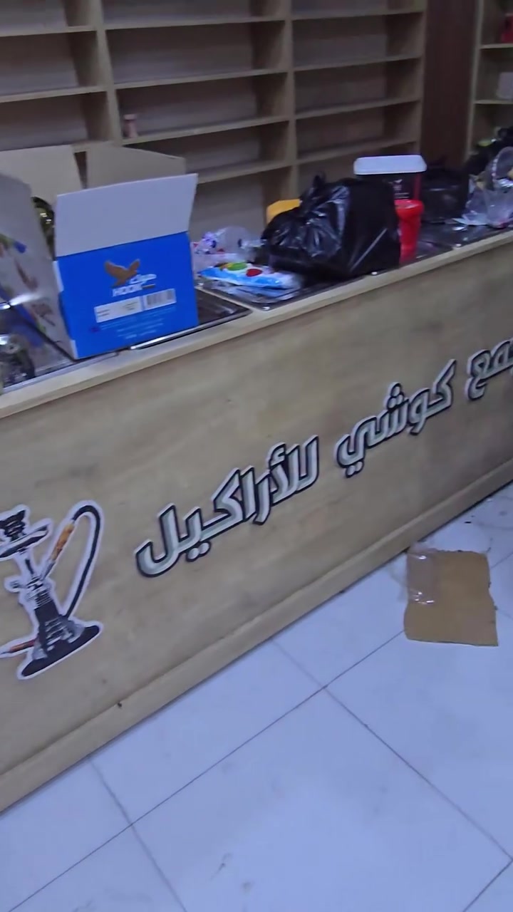 فاترينات للبيع السعر ٣ مليون  شتريتهن ب٦ ملاين و٥٠٠ ما صار هواي من شديت ٣ اشهر مكاني الناصريه رقم ***********

