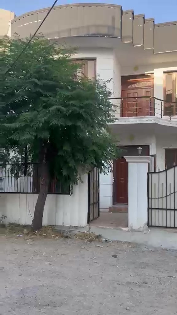 اسلام عليكم بيت للبيع في سليمانيه *********** منطقة رابرين طبقين ٤غرف هول واستقبال ومطبخ ومساعد مطبخ وصحيات درج خارجي 200 متر *********** لذلك بيوت للبيع والايجار مفروش شقة للايجار مفروش لذلك بنايات تجاريه للبيع عقارات ابوريبين في سليمانيه *********** واتساب ***********
