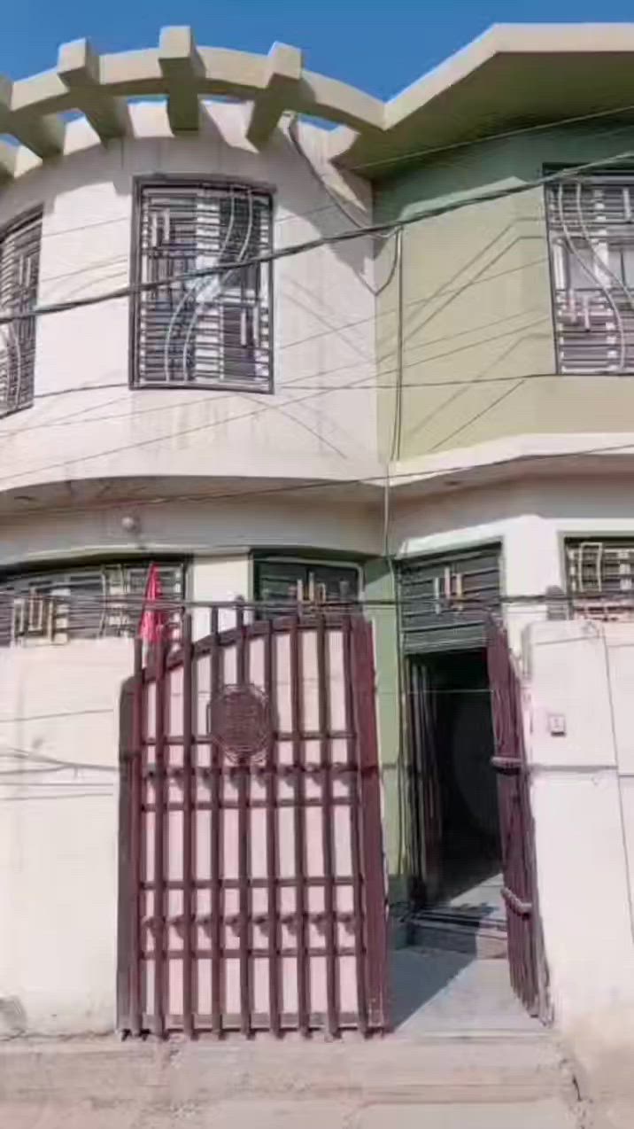 مشتمل طابو زراعي سند 25 مساحته 100 متر مربع  بناء درجه أولى طابقين الطابق الأرضي يحتوي على استقبال ومطبخ وصاله وصحيات داخليه وخارجيه ومخزن والطابق الأول يحتوي على غرفه وصاله وأساس غرفتين مكانه طويريج خلف مدرسة أمل الأجيال قرب الدفاع المدني السعر والتفاصيل أكثر مع صاحب البيت مباشر ***********
