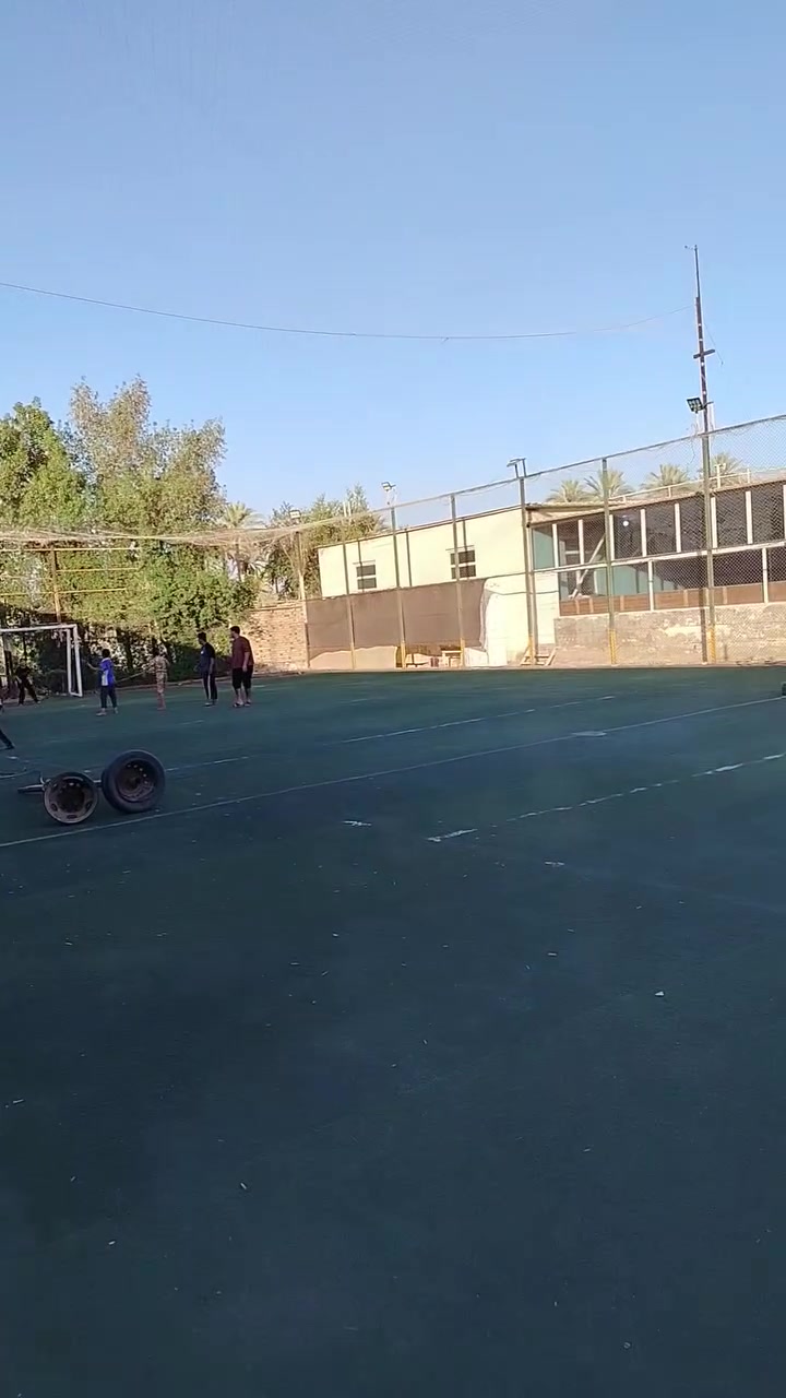 السلام عليكم يوجد لدينا ملعب للبيع المساحه الف  مترالواجهيه 25النزال 50 سند ٢٥ تحويل ثاني يوم الدسميه طريق العلويه شريفة عليها السلام للاستفسار الاتصال الرقم***********
