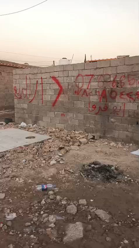 السلام عليكم بيت للبيع تجاوز بشارع شنانه قرب حسينية الحسن الزكي بيت مرتب غرفتين وصاله ومطبخ ومناور اثنين طارمه جبيره وحديقه زغيره وتانكي وكيزر بيت كامل من كلشي بس عندي ضرف طارئ يعني مريض ومحتاج التفاصيل مبينه بالڤيديو للاستفسار علئ هذا الرقم بيه واتساب *********** البيت رايده ب13 وبيه مجال مساحته 140 متر
