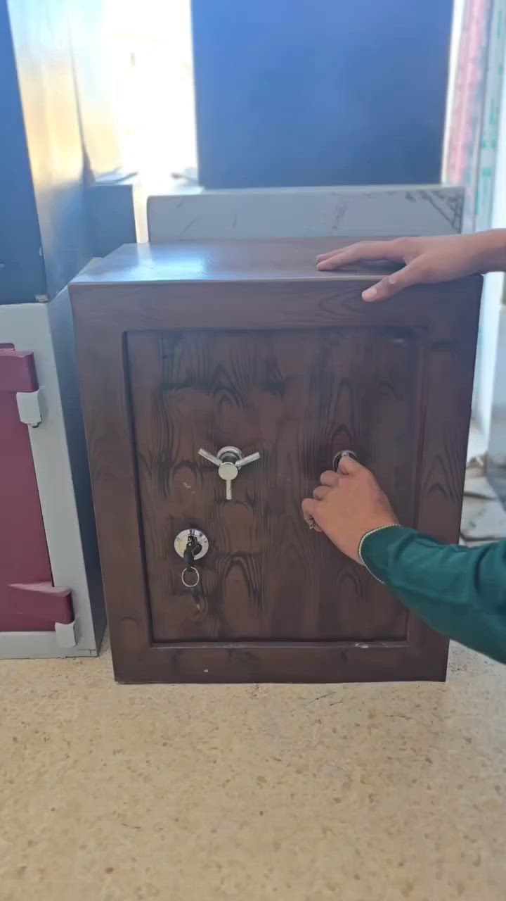 🛡️🔐 الأمان ليس خياراً... بل ضرورة! 🔐🛡️
صندوق ٦٠سم 
ارتفاع ٥٧
عرض٥٠
عمق ٤٠ 
وزن 150
سعر 240$
9689298040 وتس 🧑🏻‍💻
#أسعار_ما_بتتفوت
#متوفر_كافة_الأحجام
#متوفره #شحن#محافظات#السوريا🇸🇾 #دمشق_حلب_حمص_حماة_طرطوس_الاذقية #ادلب_الخضراء #درعا#الرقه_الحسكه_ديرالزور_اهل_الفرات


**إذا كنت صاحب هذا الإعلان وتريد حذفه لأي سبب، رجاءا أرسل رسالة إلى الدعم الفني**