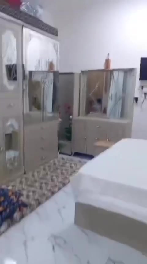 السلام عليكم غرفه للبيع تركيه  السعر ٩٥٠وبيها مجال لشراي لاتصال ع رقم***********
