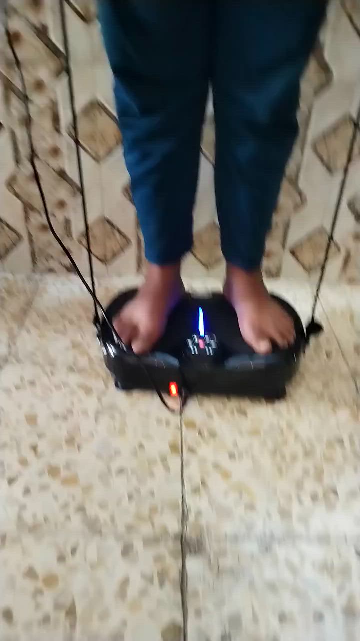 جهاز حزاز للمساج والاسترخاء
وجاهز للفقرات والرقبه مع اشعه الحمراء

يفيدن اصحاب المواكب الحجامه والناس الكبار السن
سعرهن ٣٠٠ قفل هذاني سعرهن بالمحلات ٤٥٠ دولار
وهنه جدد مامستخدمات
مكاني بغداد الحسينيه ***********
الي مايعجبه السعر خلي يعبر المنشور

