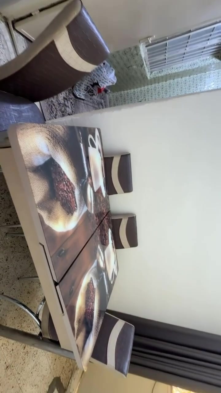 متاح ميز طعام اخو جديد مع ٥ كراسي بغداد طوبجي الاتصال ***********
