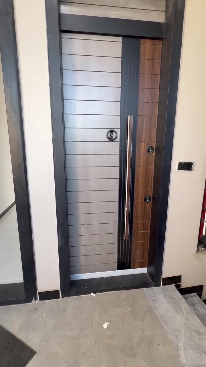 شقه للايجار طابق ثاني مساحه150 تحتوي على 3 نوم وهول ومطبخ وخدمات الموقع : شارع اضباط خلف بروستد عمو السعر:750
للاستفسار:***********
